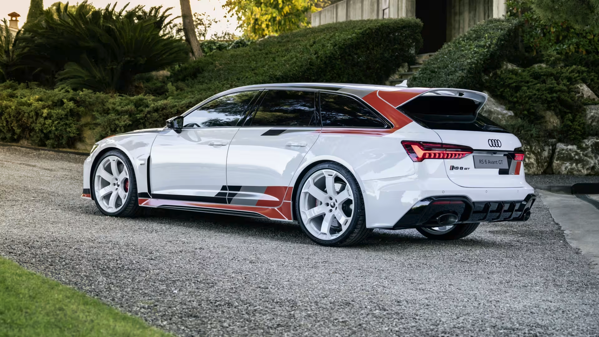 HD desktop wallpaper featuring a parked Audi RS6 Avant GT with a sleek design, showcasing the vehicle's luxury and sporty aesthetic.
