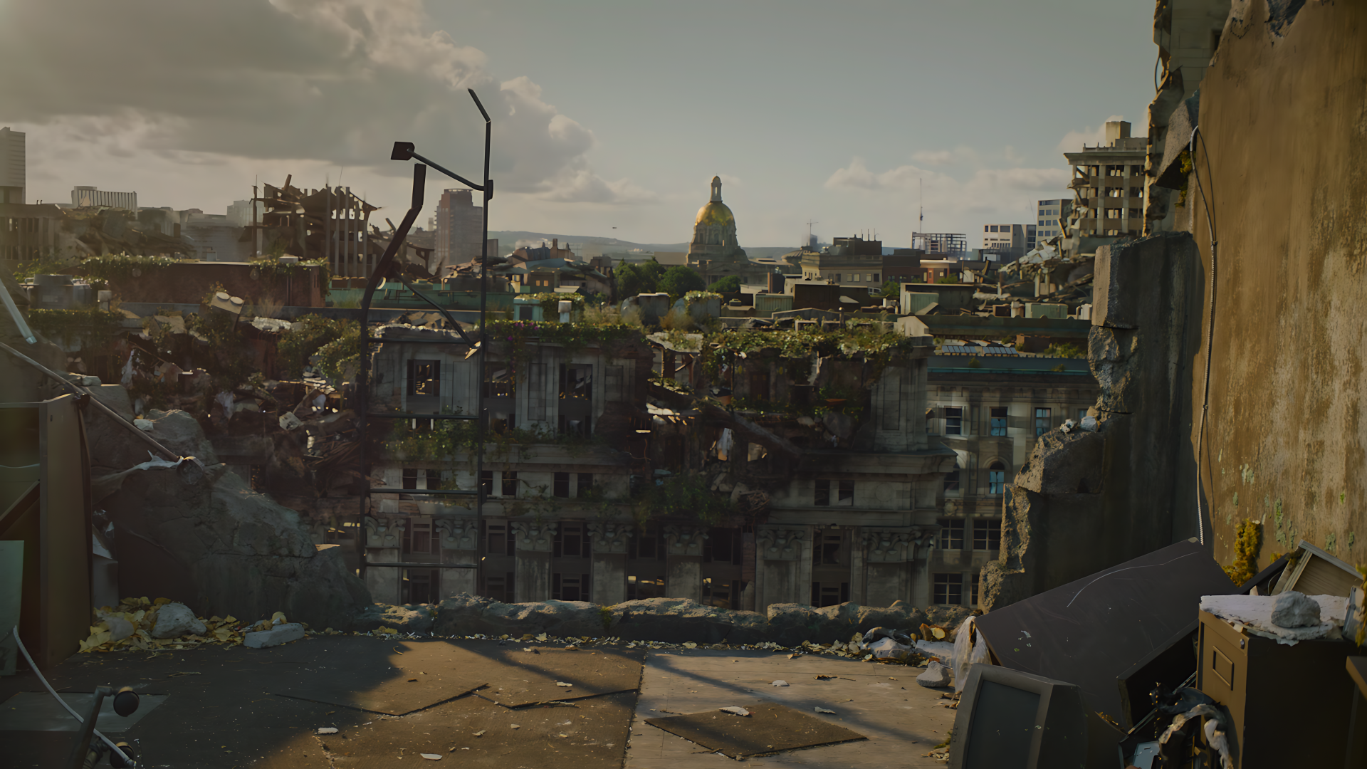 8K Ultra HD desktop wallpaper of a post-apocalyptic cityscape from The Last Of Us, featuring ruined buildings under a cloudy sky.