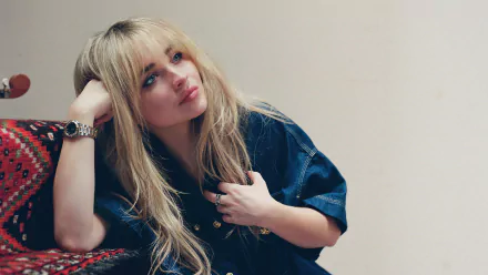 Portrait of a blonde American singer and celebrity, featured in a 4K Ultra HD PC desktop wallpaper and background.