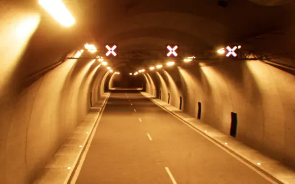 A dark, atmospheric tunnel scene serves as an HD desktop wallpaper, inspired by the video game Escape the Backrooms, featuring illuminated lights and a deserted road.