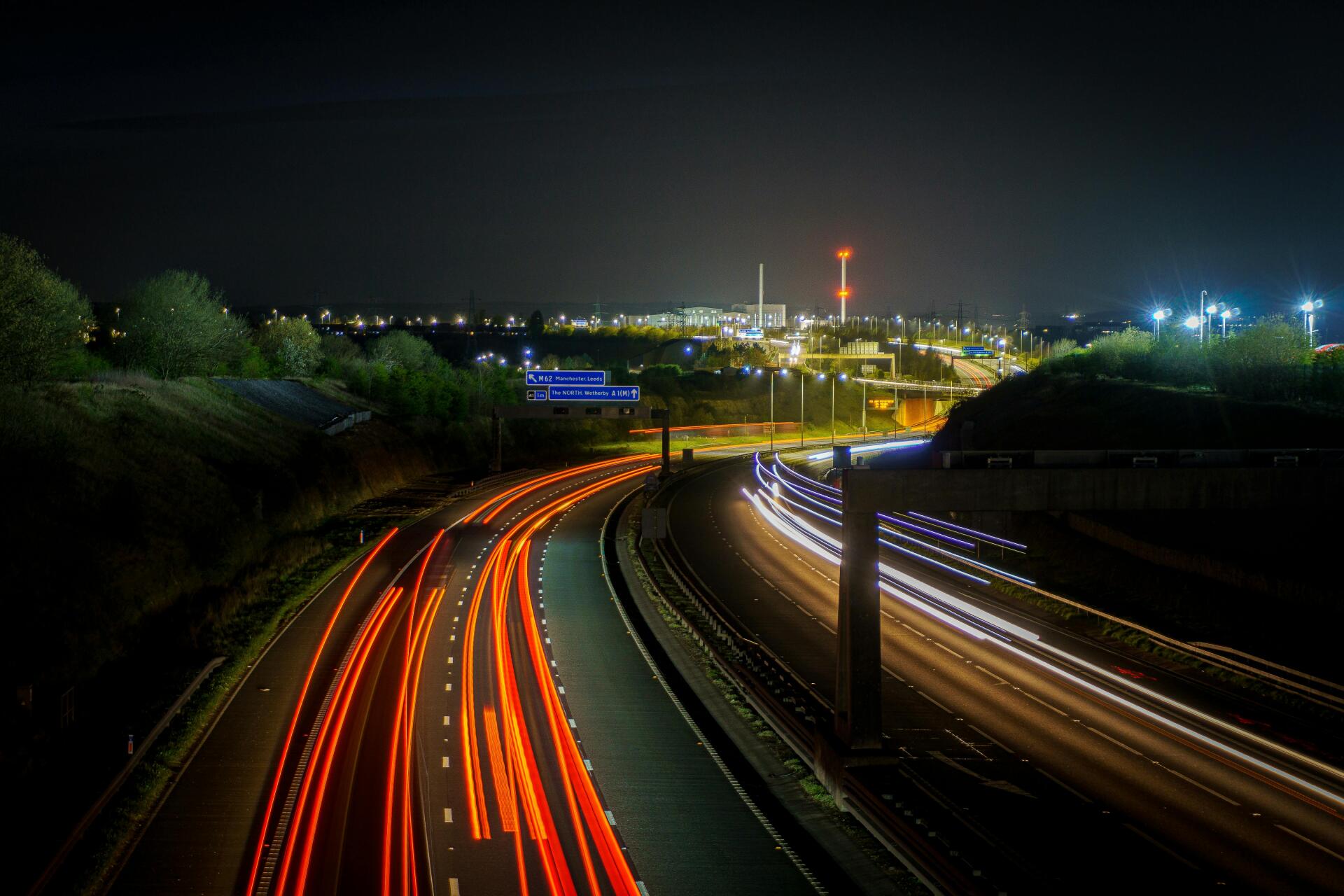 Download City Night Road 4k Ultra HD Wallpaper