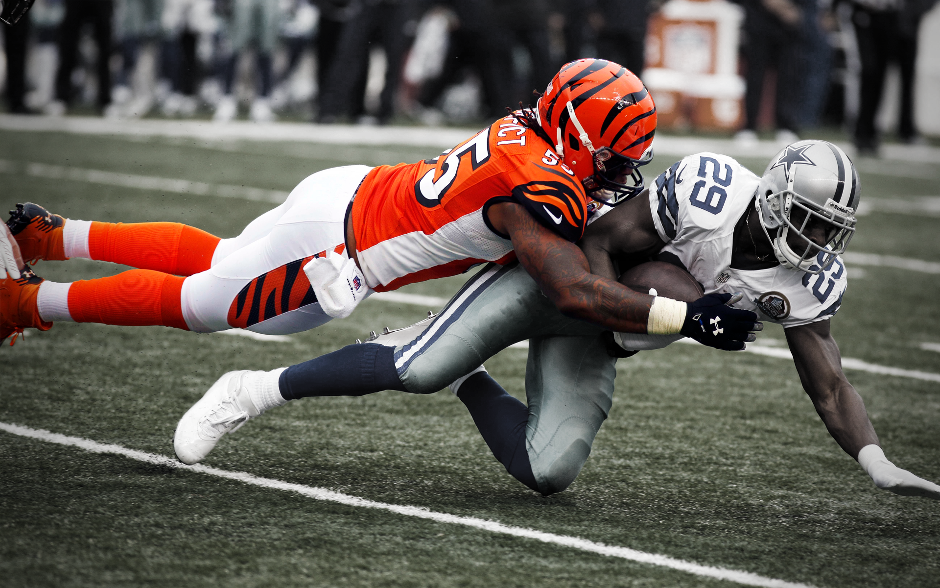 HD PC wallpaper featuring intense NFL action with a Cincinnati Bengals player tackling an opponent during a football game.