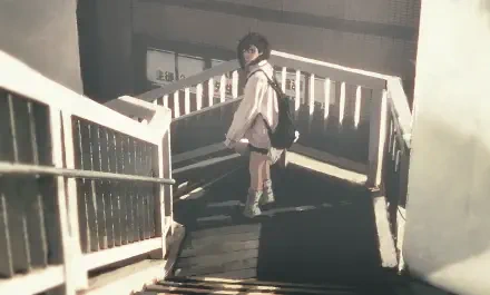 Anime HD PC desktop wallpaper/background: Momo Ayase from Dandadan stands on a sunlit stairwell, backpack on, glancing back over her shoulder in moody urban light.