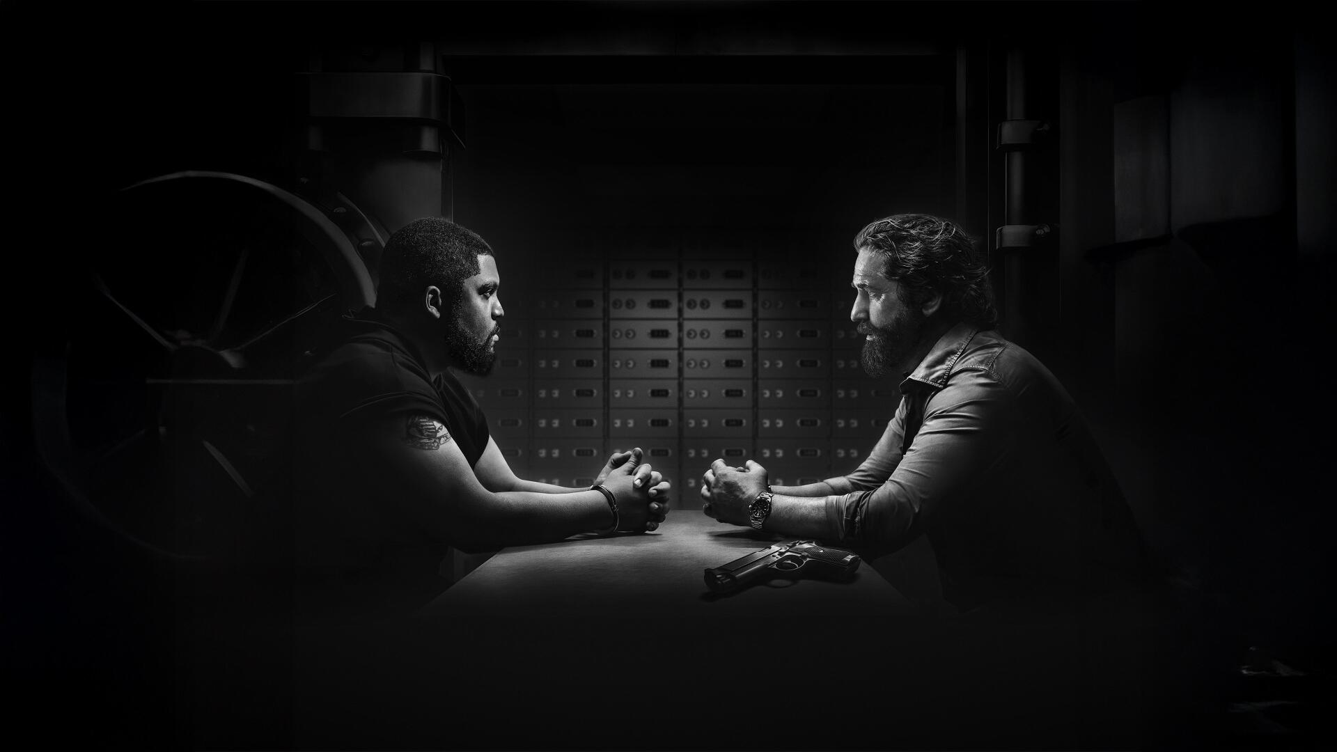 Den of Thieves 2: Pantera — 4K Ultra HD PC desktop wallpaper: black-and-white tense standoff of two men facing each other across a table in a dim vault room.