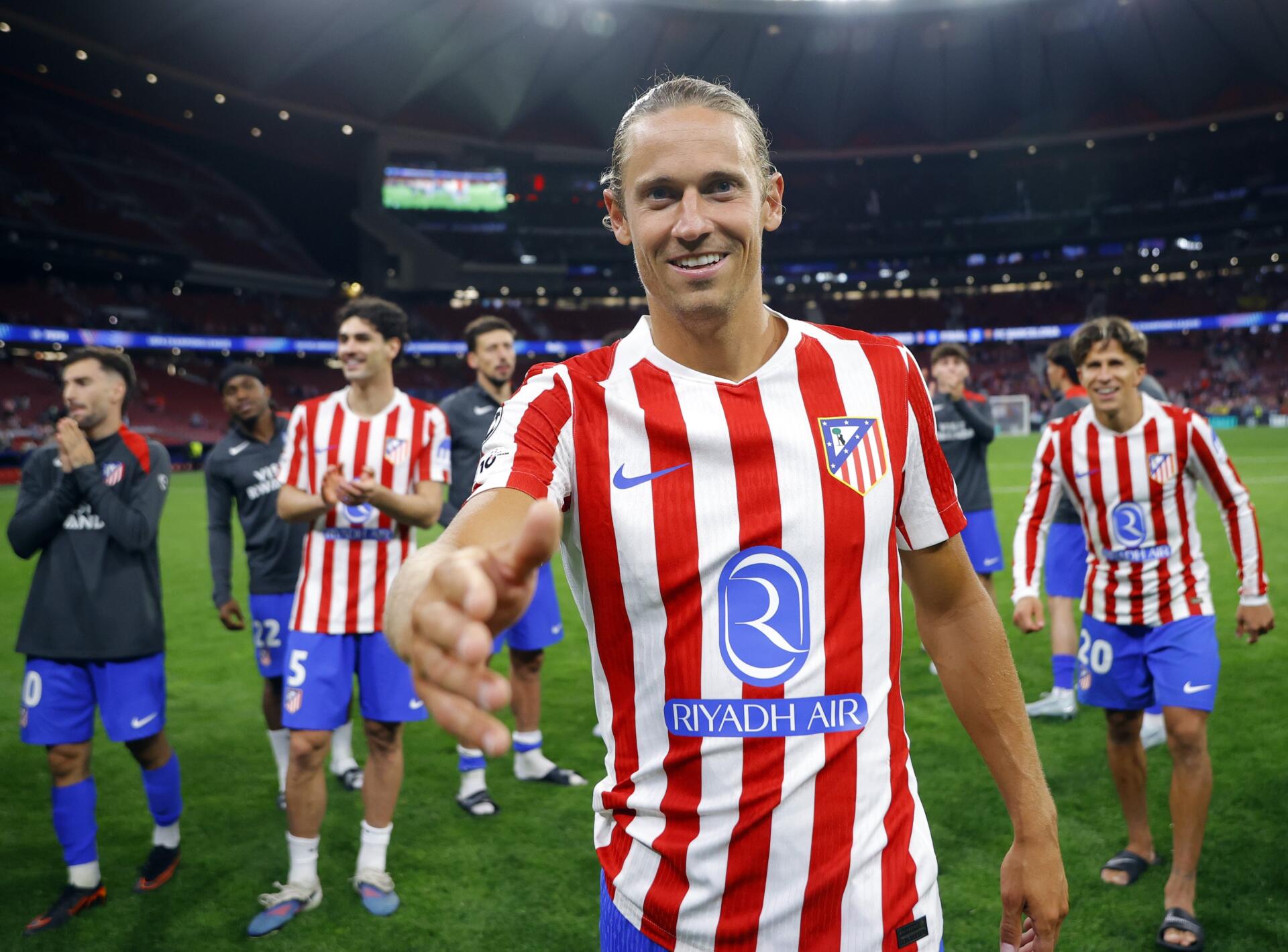 Atlético Madrid players in red-and-white kits celebrating on the pitch after a UEFA Champions League match — 4K Ultra HD PC desktop wallpaper background.