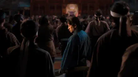 TV show Last Samurai Standing still: lone samurai in blue robe turns amid a shadowed, crowded hall, dramatic cinematic lighting — 4K Ultra HD PC desktop wallpaper/background.