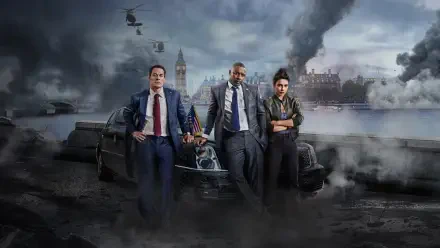 Three stern security figures stand before a black car as helicopters hover over a smoky London skyline with Big Ben — Heads of State 4K Ultra HD PC desktop wallpaper background.
