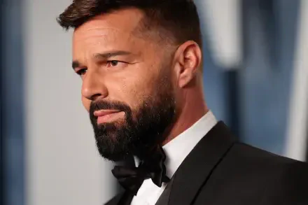 HD PC desktop wallpaper: close-up portrait of a bearded male music celebrity in a tuxedo at a formal event; image tagged Ricky Martin, identity not confirmed.