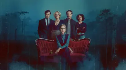 Scarpetta TV show 2K Quad HD PC desktop wallpaper/background: moody group portrait with one woman seated on a red settee, four standing behind her, teal foggy swamp backdrop.