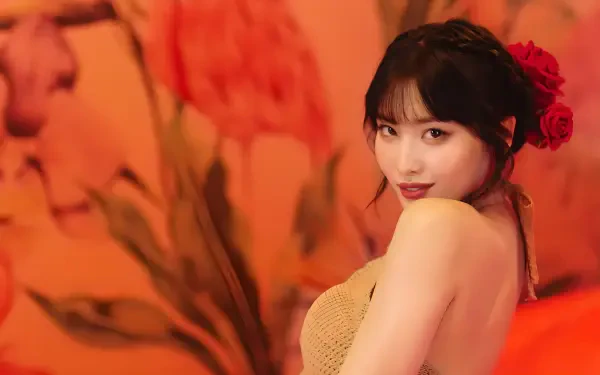 4K Ultra HD PC desktop wallpaper and background: portrait of a smiling woman in a beige dress with red roses in her hair, posed against a warm, blurred orange floral backdrop.