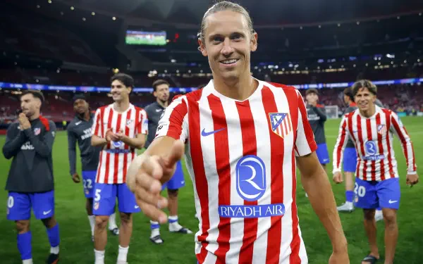 Atlético Madrid players in red-and-white kits celebrating on the pitch after a UEFA Champions League match — 4K Ultra HD PC desktop wallpaper background.