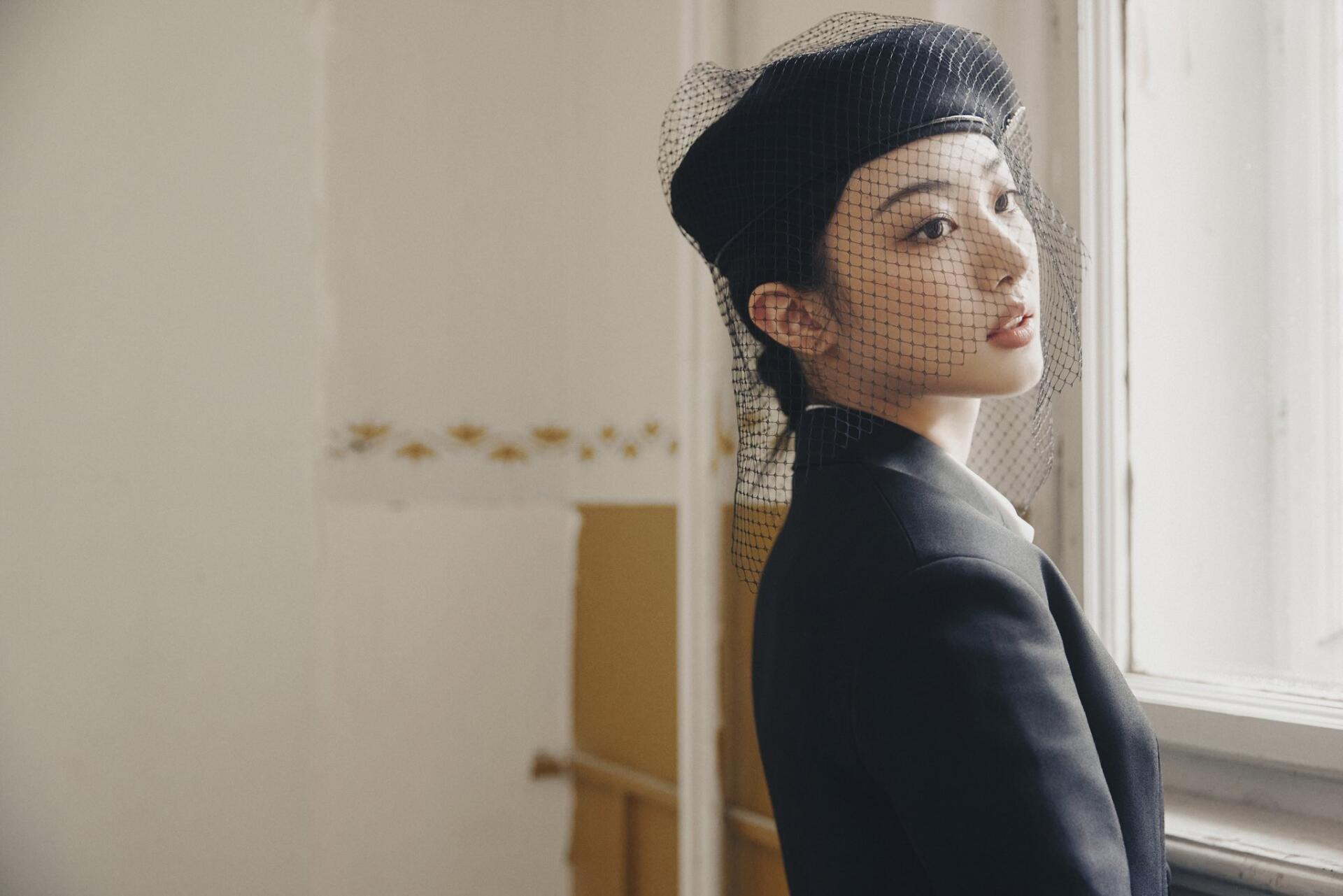 MEOVV “GO HARD” HD desktop wallpaper featuring a woman in a black beret posing by a window.