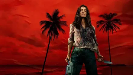 4K Ultra HD PC desktop wallpaper and background Send Help — lone bloodied woman grips a gas can and machete beneath silhouetted palm trees against a stormy crimson sky.