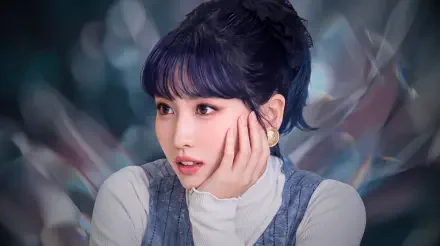 5K PC desktop wallpaper: close-up portrait of a K-pop idol–styled singer/model with dark blue hair, hand to cheek, and a soft bokeh background.