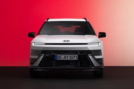 Front view of a Hyundai Bayon electric SUV against a red backdrop, featured in an 8K Ultra HD desktop wallpaper.