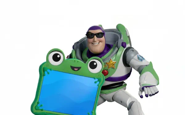 Toy Story 5 Toy Story 5K Ultra HD PC desktop wallpaper: Buzz Lightyear in sunglasses holding a green frog-themed blank sign on a white background.