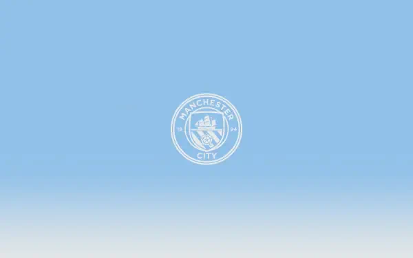 Sky-blue 2K Quad HD PC desktop wallpaper and background with a centered white Manchester City F.C. circular logo over a soft pale gradient.