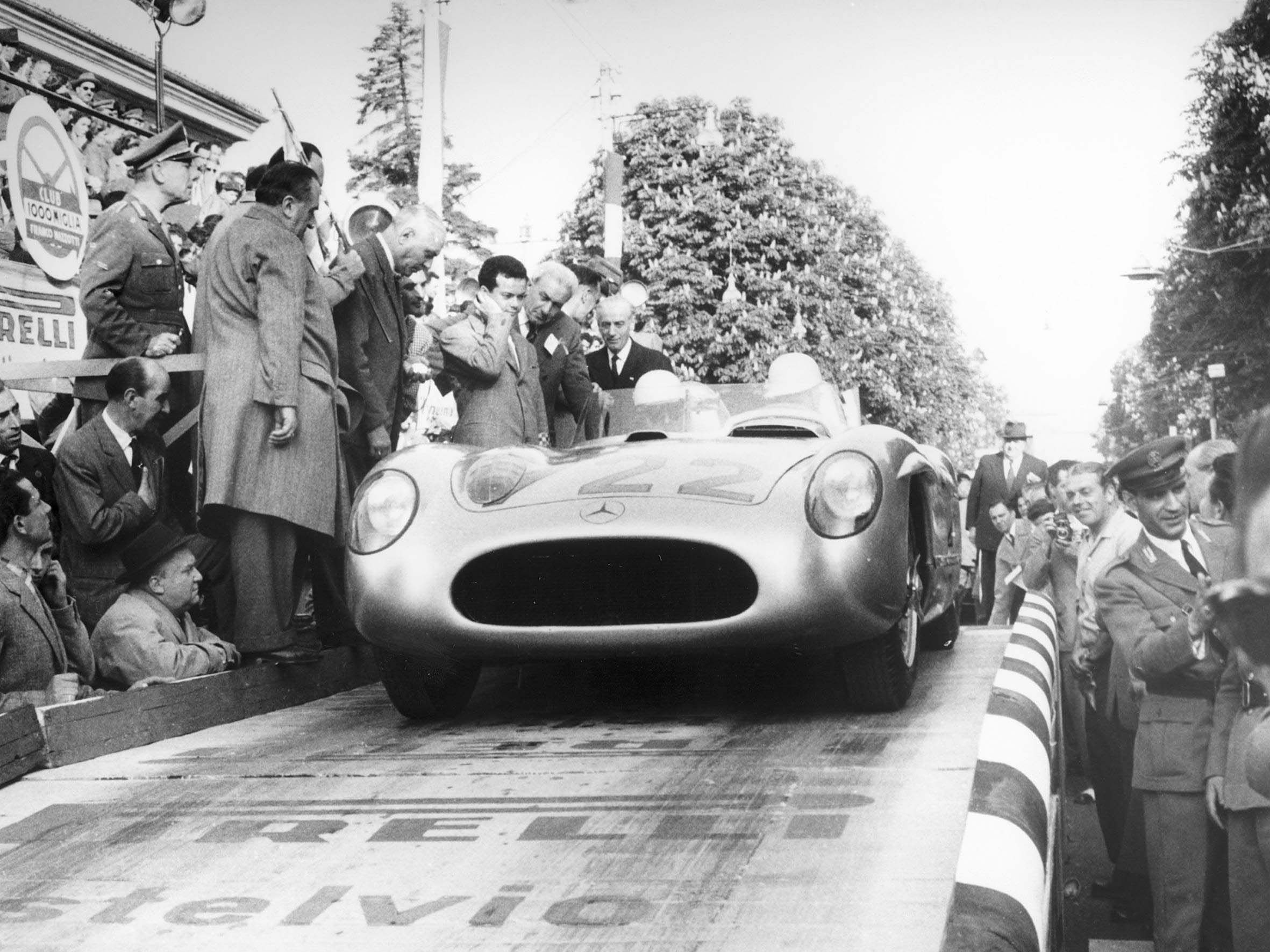 Download Vehicle Mercedes-Benz 300 SLR HD Wallpaper
