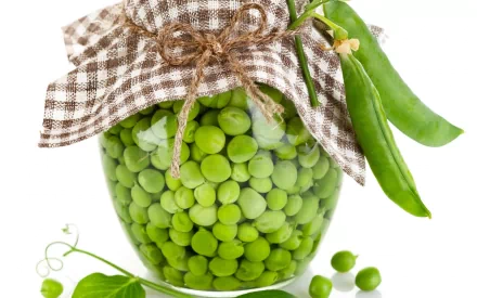 2K Quad HD PC desktop wallpaper: bright green peas packed in a glass jar tied with a gingham cloth, with loose peas, pods and tendrils on a white background.
