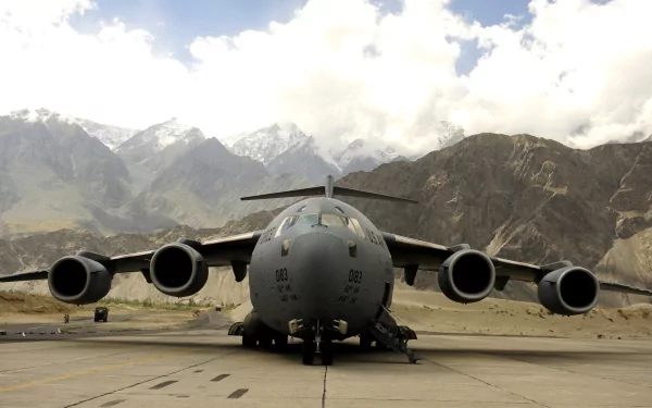 military Boeing C-17 Globemaster III HD Desktop Wallpaper | Background Image