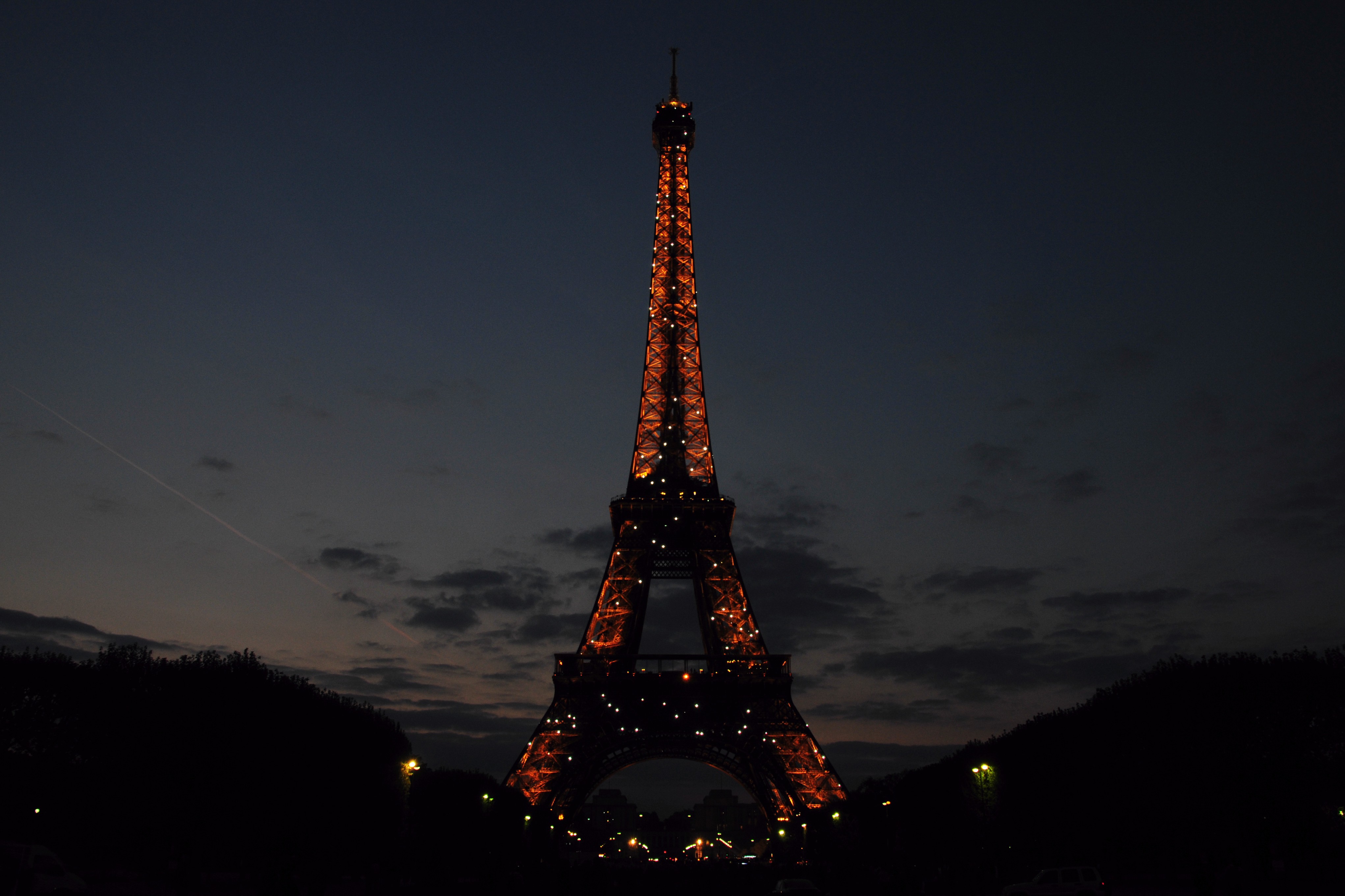 Eiffel Tower 4k Ultra Hd Wallpaper Background Image 4085x2723