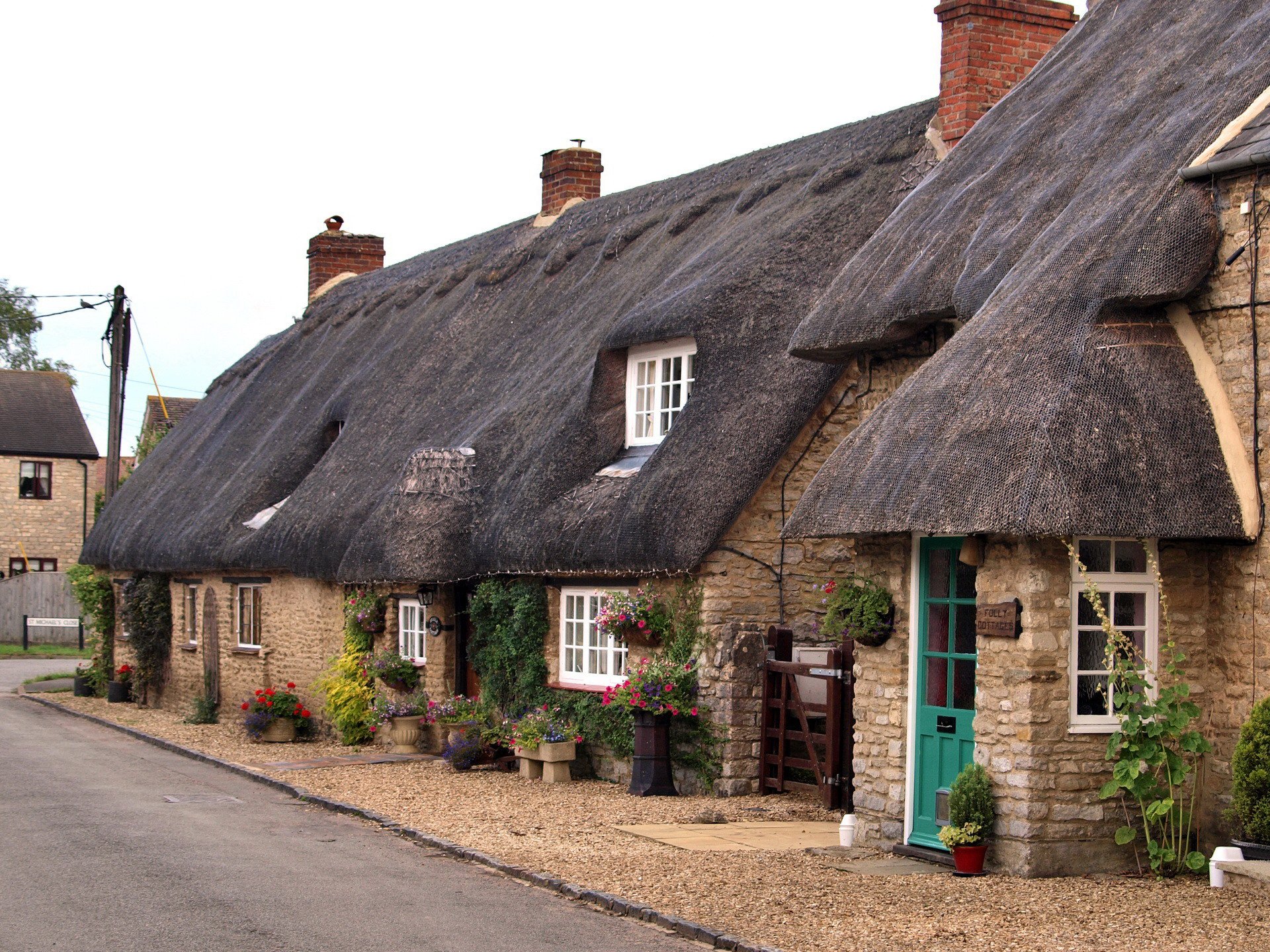 Download Man Made House HD Wallpaper