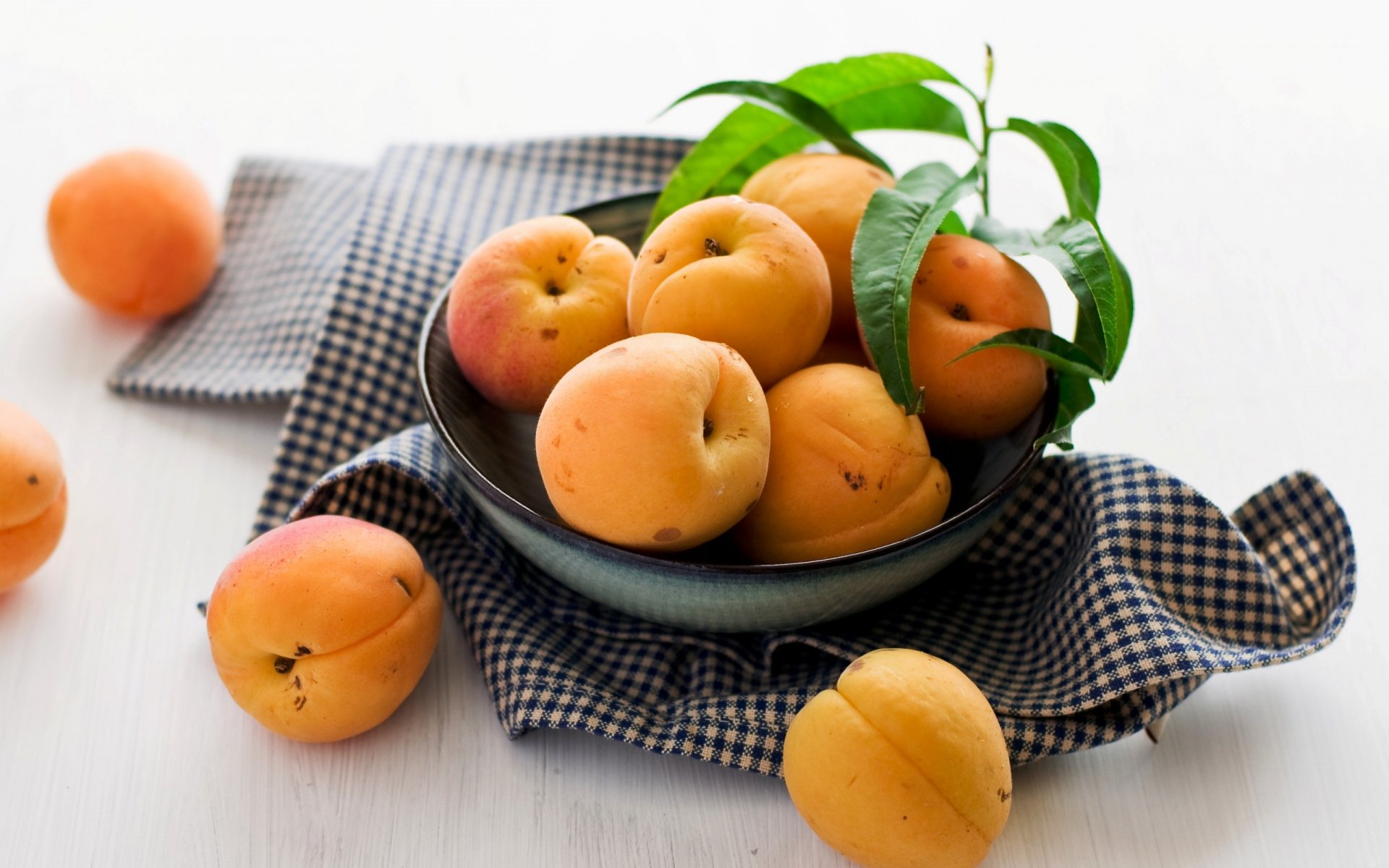 Download Food Peach HD Wallpaper