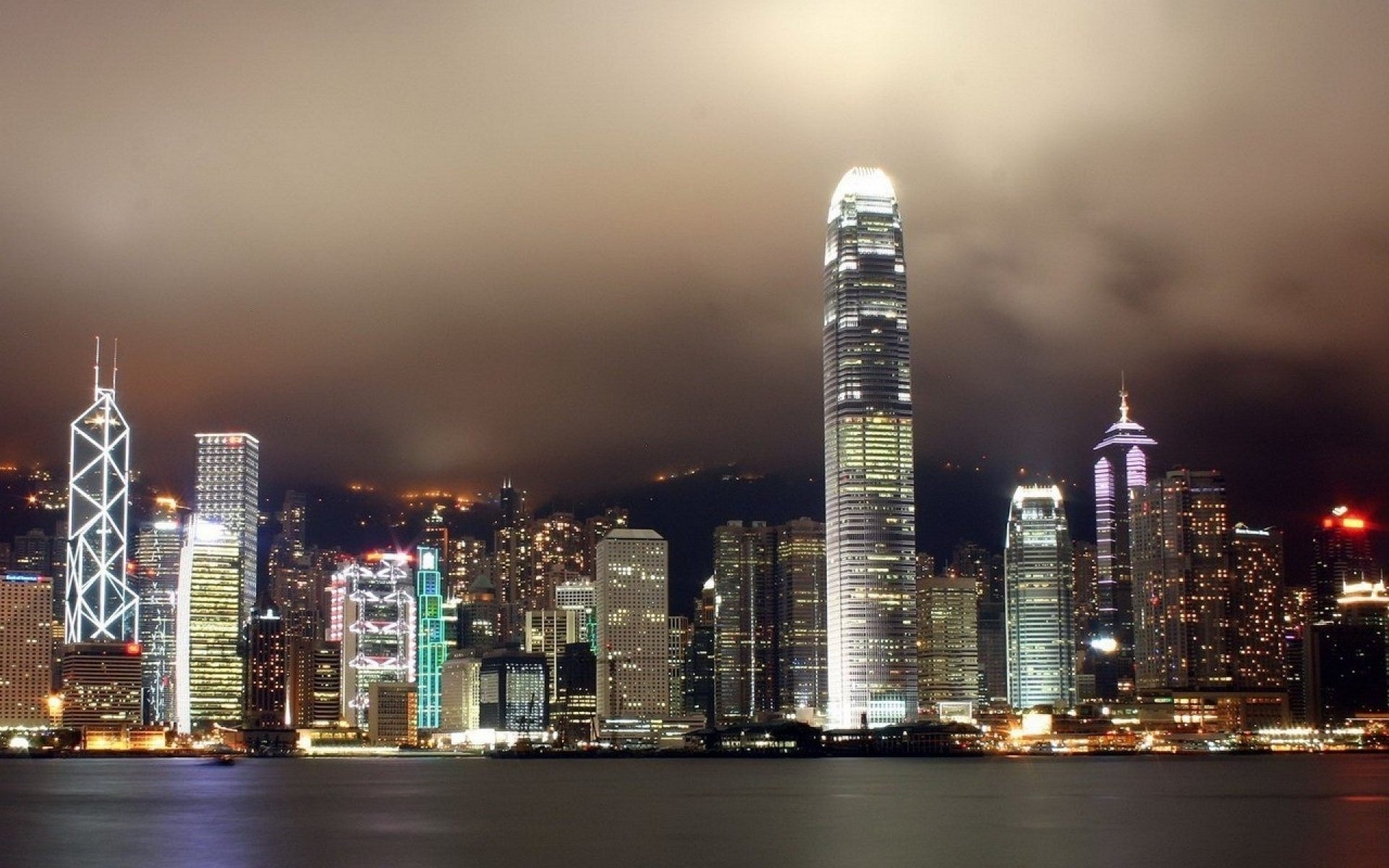 Companies hong kong. Гонконг небоскребы. Гонг Конг небоскреб Жемчужина. Ночной Гонг Конг. Современный город.
