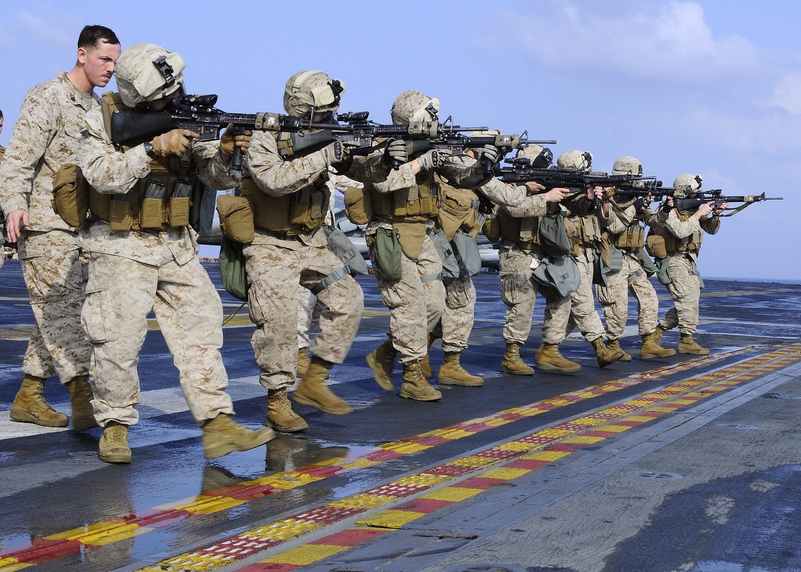Combat marines. 1st Marine Expeditionary Unit. Морские пехотинцы США. USMC 2/4 Marine. USMC США.