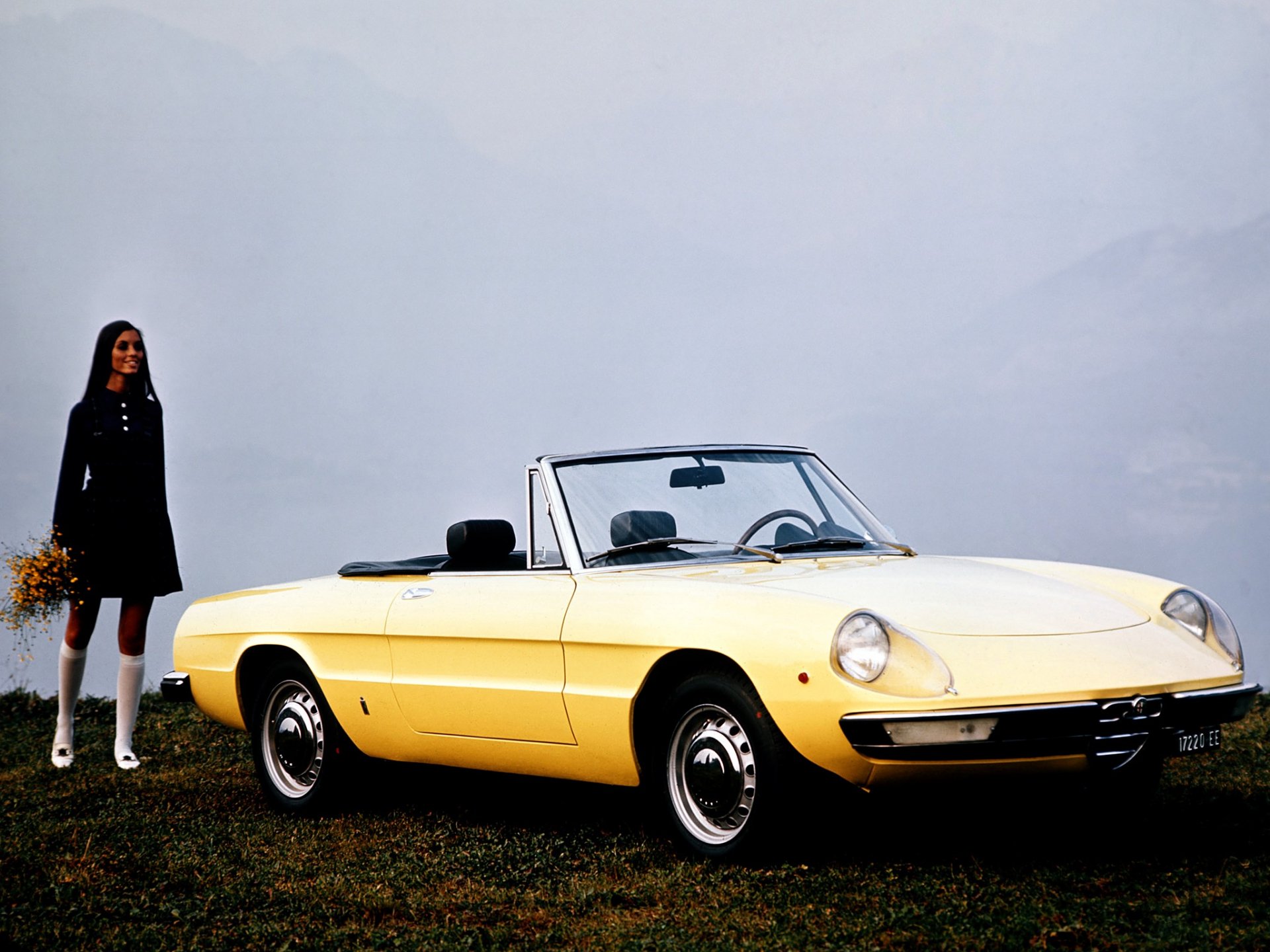 Download Vehicle Alfa Romeo 1750 Spider Veloce HD Wallpaper