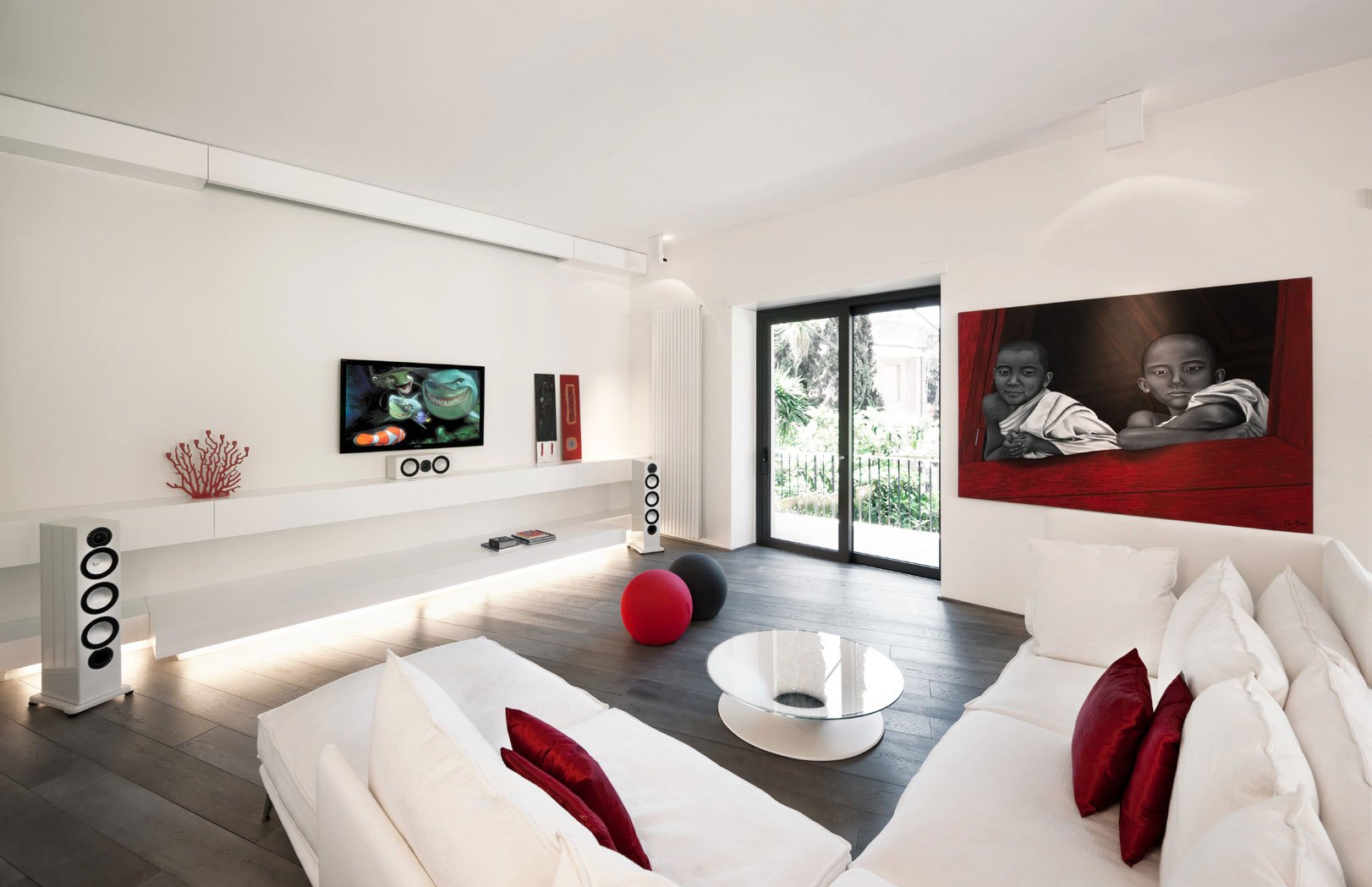 lmodern living room white fireplace