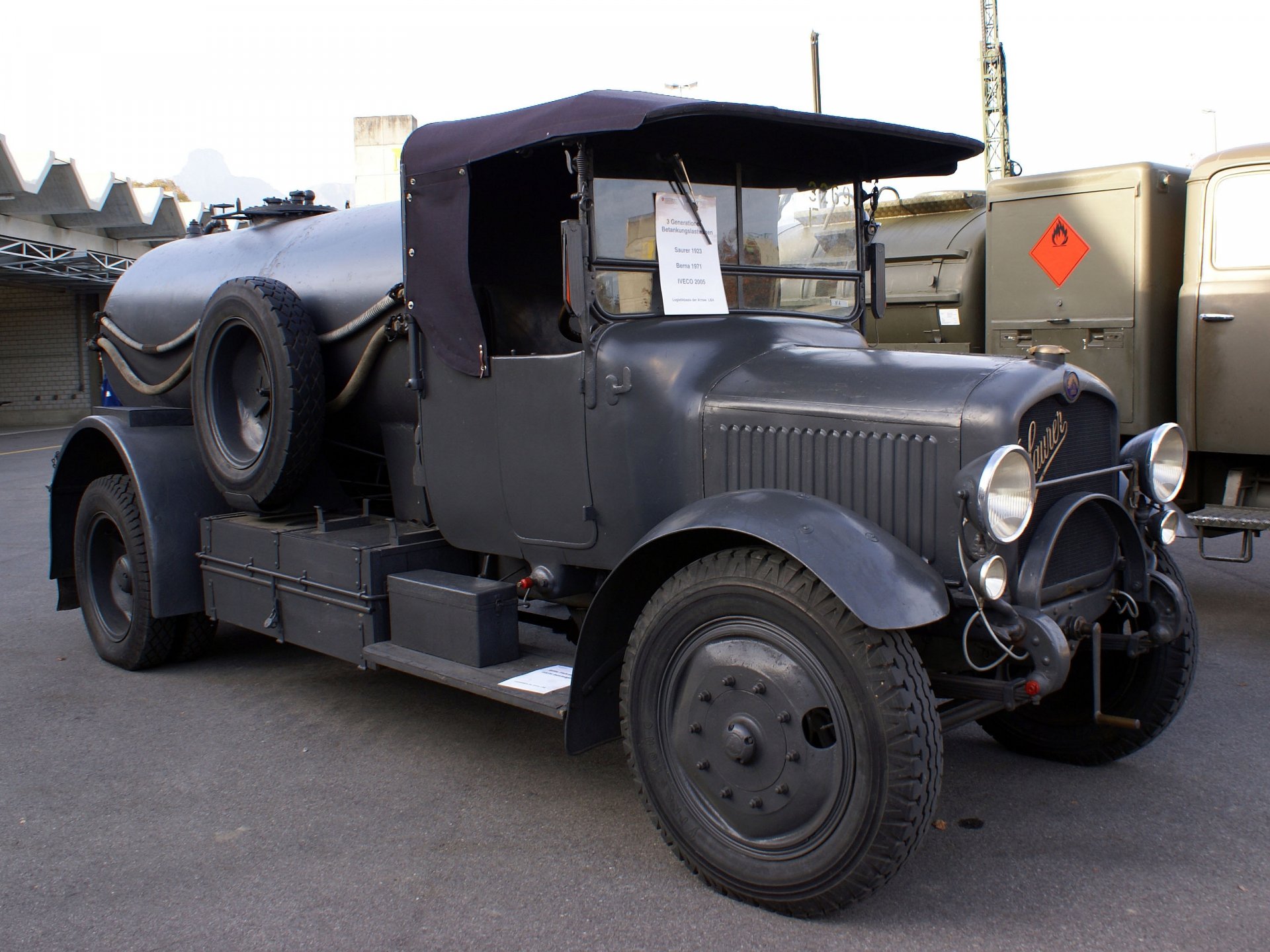 Download Vehicle Saurer HD Wallpaper