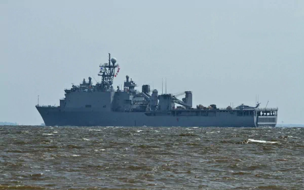 warship dock landing ship military USS Fort McHenry (LSD-43) HD Desktop Wallpaper | Background Image