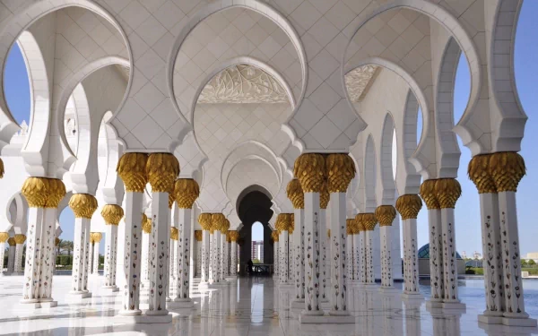 HD desktop wallpaper showcasing the ornate arches and gold-accented columns of the religious Sheikh Zayed Grand Mosque interior.