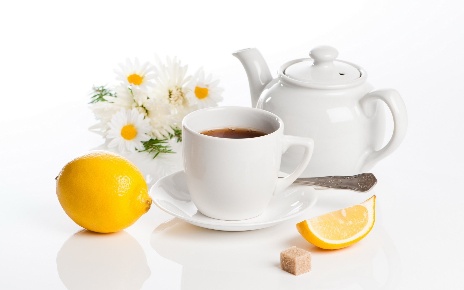HD PC desktop wallpaper featuring a white teapot, a cup of tea, lemon slices, sugar cubes, and white daisies on a clean white background.
