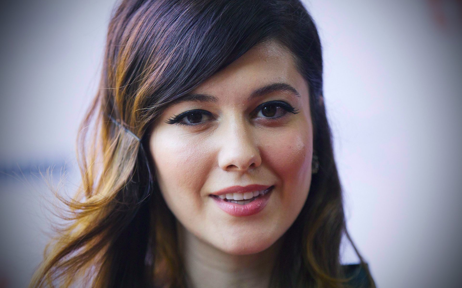 Close-up portrait of celebrity Mary Elizabeth Winstead with soft lighting, featured as an HD PC desktop wallpaper and background.