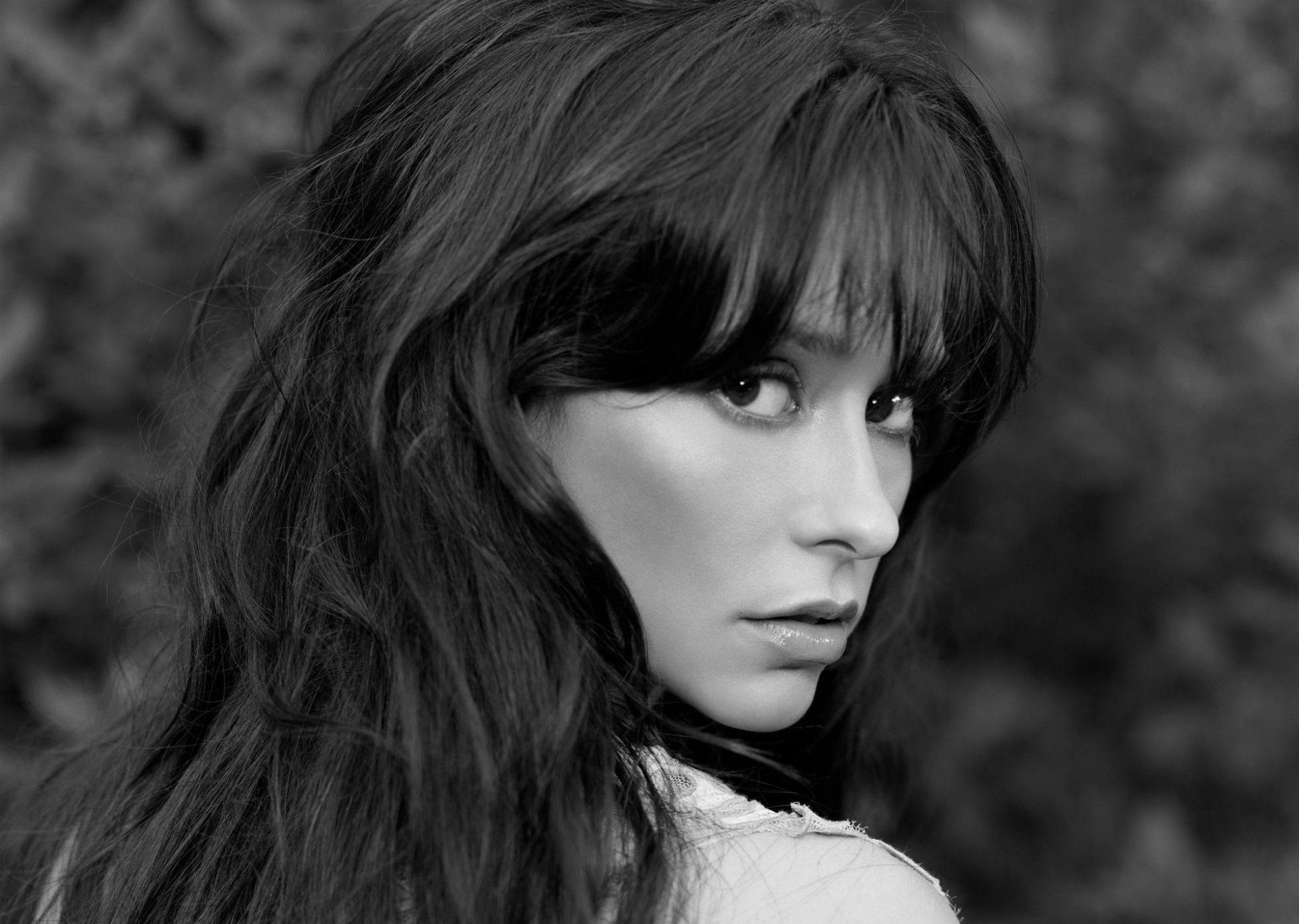 Black and white HD desktop wallpaper featuring a close-up portrait of celebrity Jennifer Love Hewitt with long hair and an intense gaze.