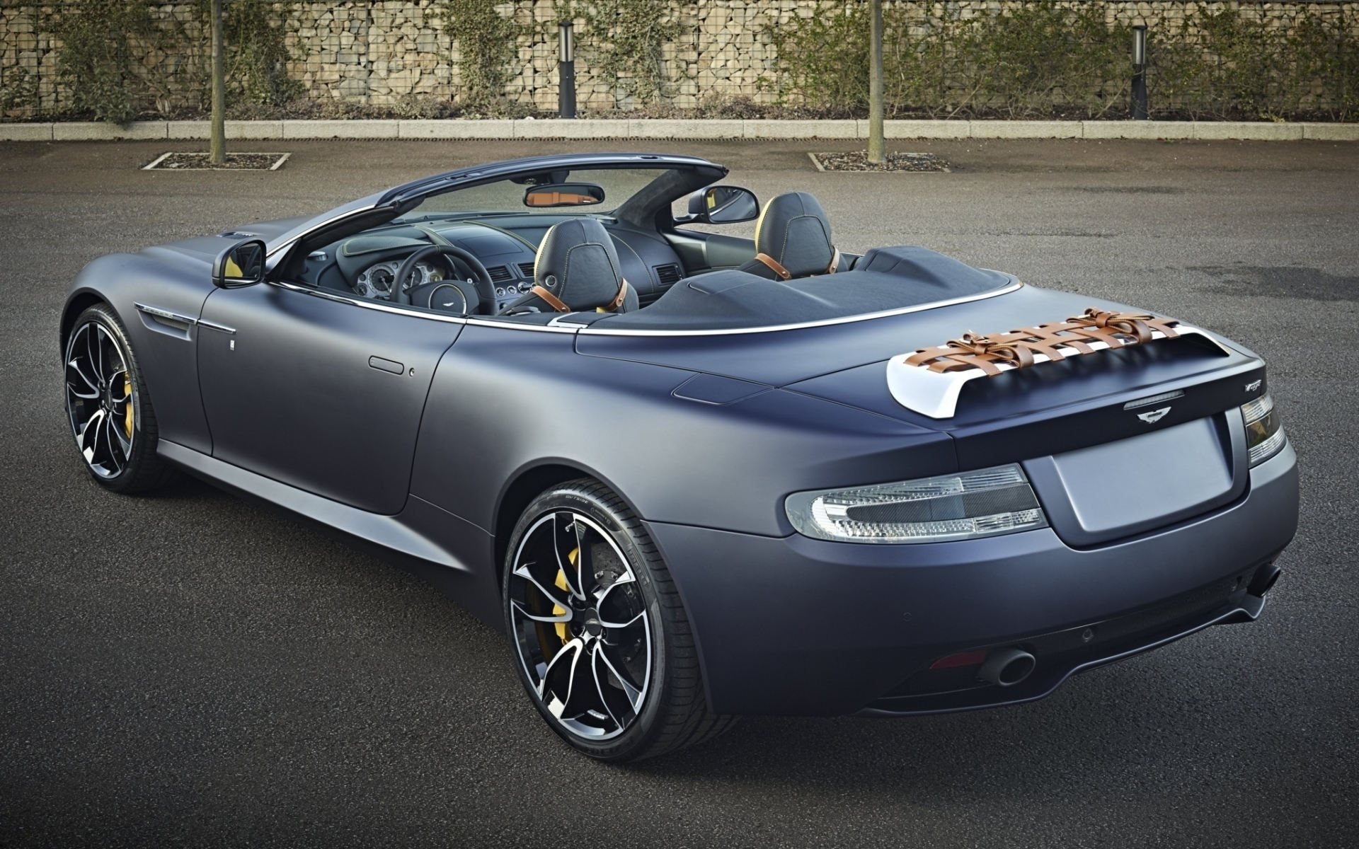 Download Vehicle Aston Martin Vanquish Q HD Wallpaper