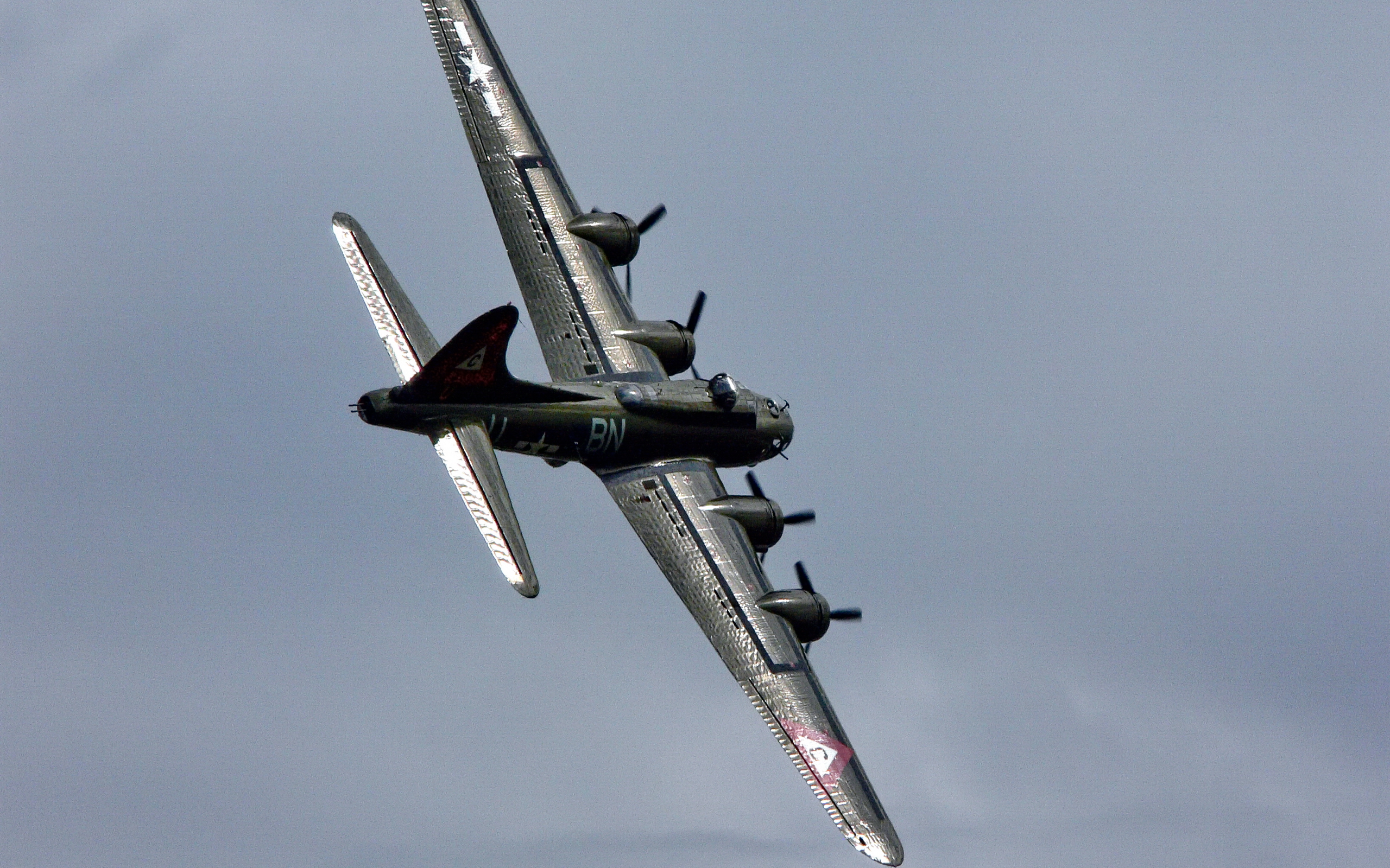 Military Boeing B-17 Flying Fortress HD Wallpaper | Background Image