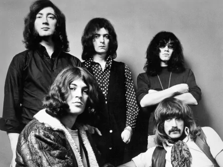 Black and white HD desktop wallpaper featuring the classic rock band Deep Purple in a vintage group portrait.