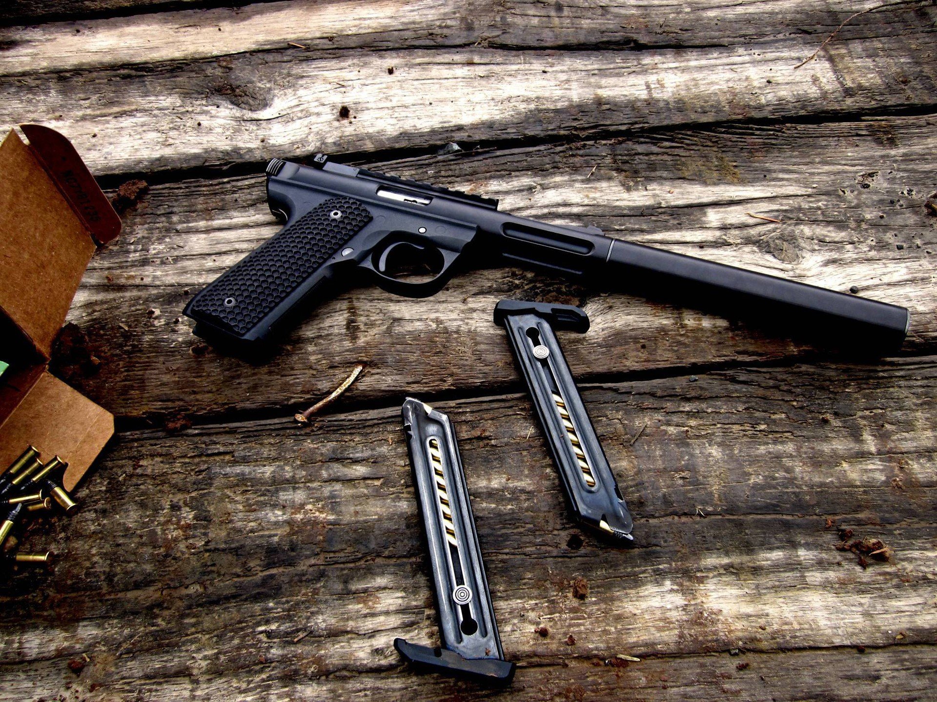 Pistol HD Wallpaper | Background Image | 1920x1440 | ID:406381