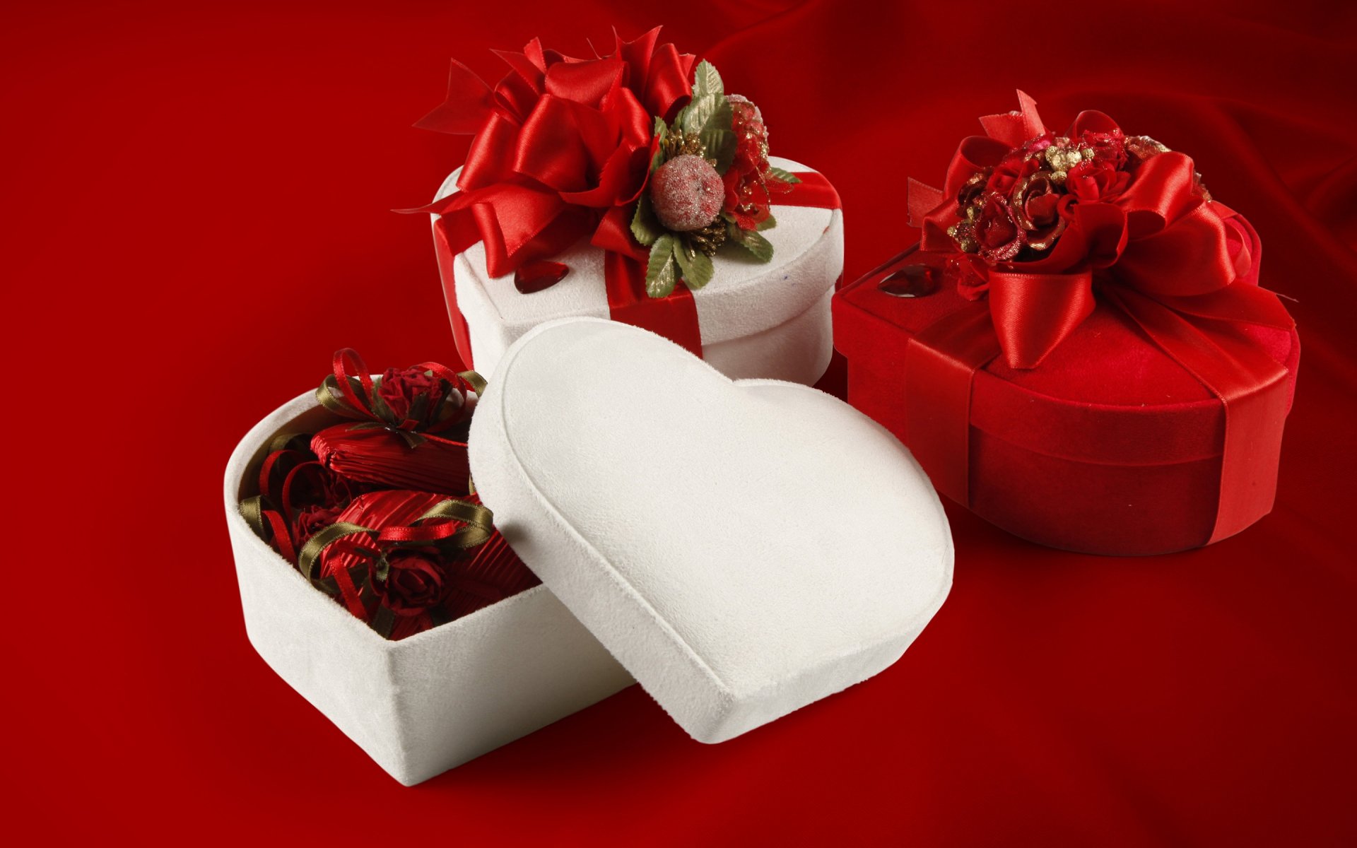 HD PC desktop wallpaper featuring heart-shaped gift boxes with red roses and ribbons, capturing the romantic spirit of Valentine’s Day holiday.