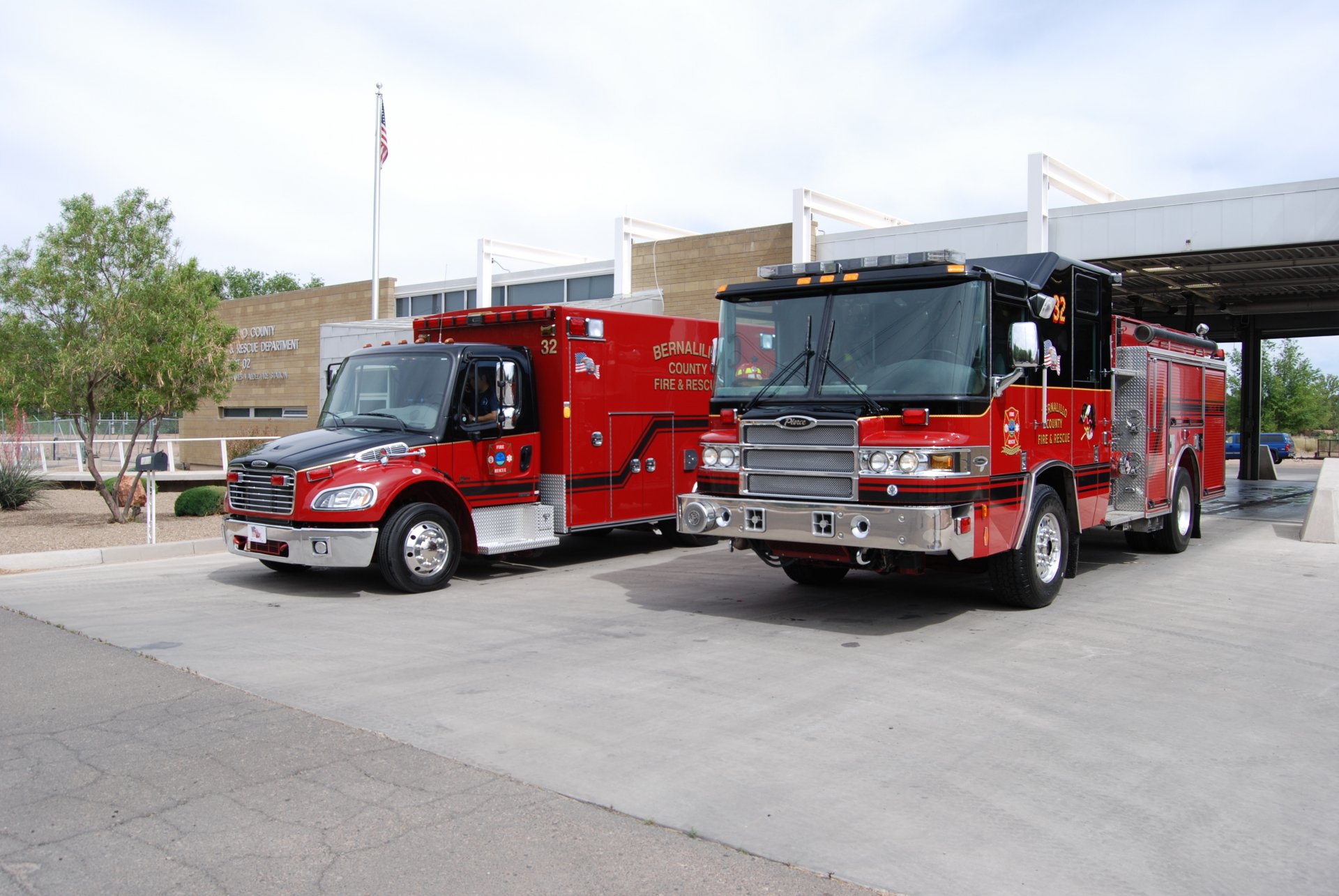 Download Vehicle Fire Truck 4k Ultra HD Wallpaper