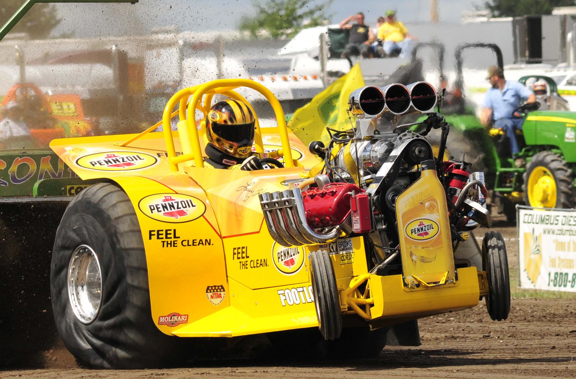 Download Pulling Tractor Vehicle Pulling Tractor HD Wallpaper