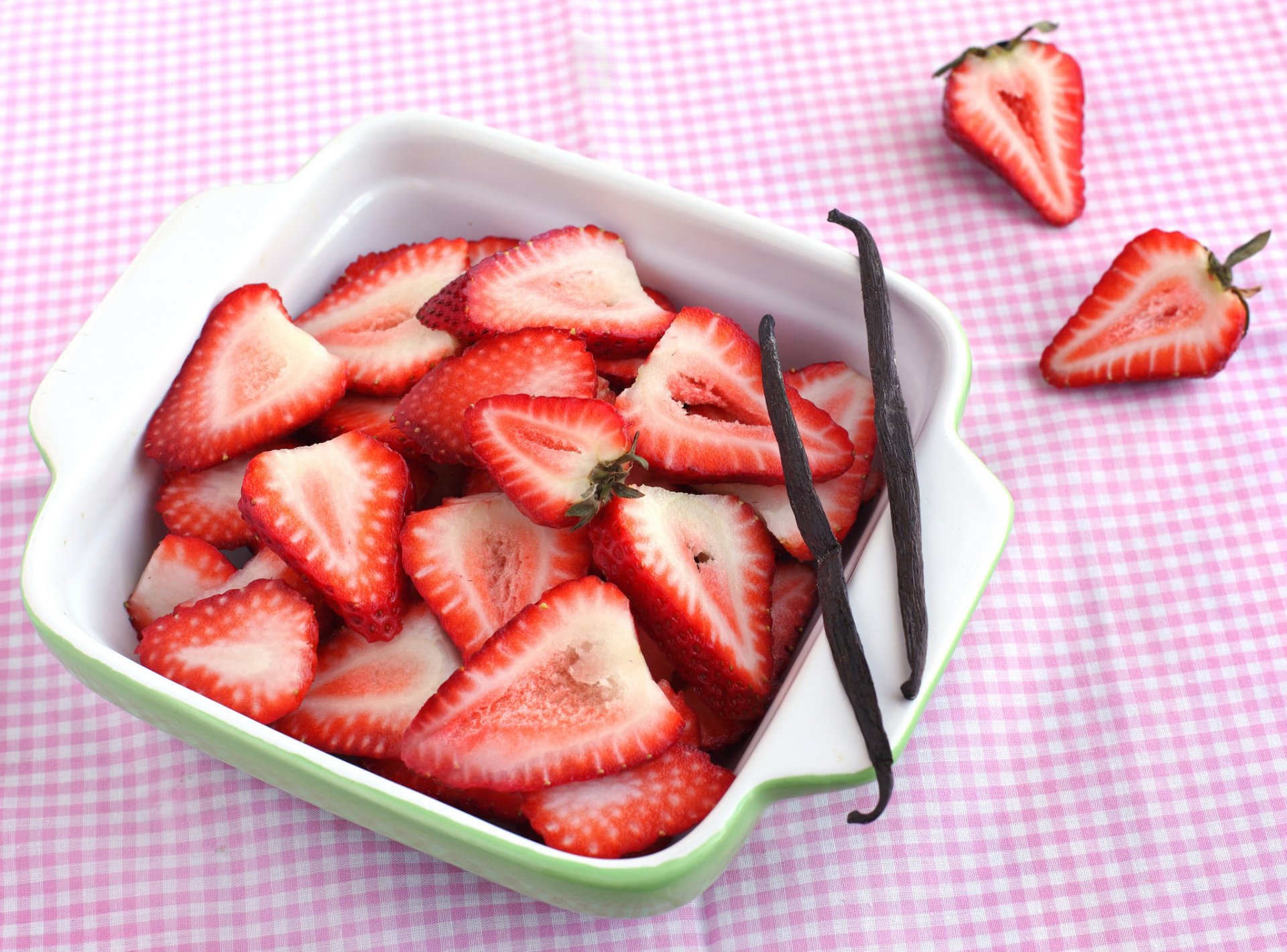 Strawberry HD Wallpaper.