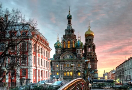 HD wallpaper showcasing the Church of the Savior on Blood, a historic religious building in Saint Petersburg, Russia, featuring intricate architecture during sunset.
