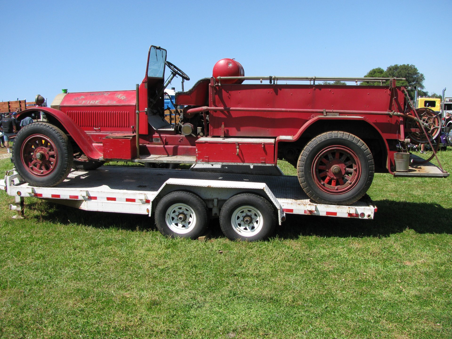 Download Vehicle Fire Truck HD Wallpaper