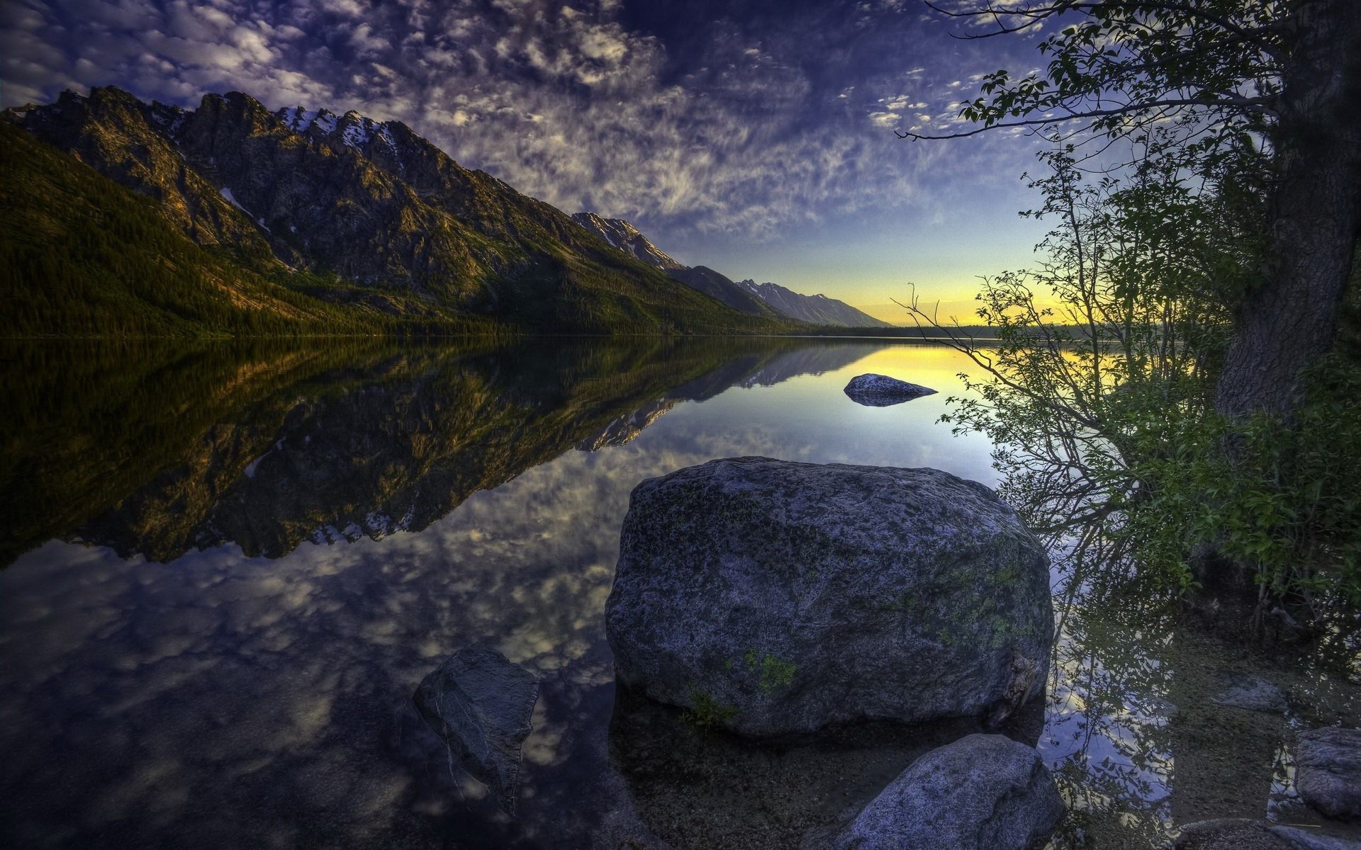 Serene Lake Reflections: HD Nature Wallpaper | 1920x1200 | Wallpaper Abyss