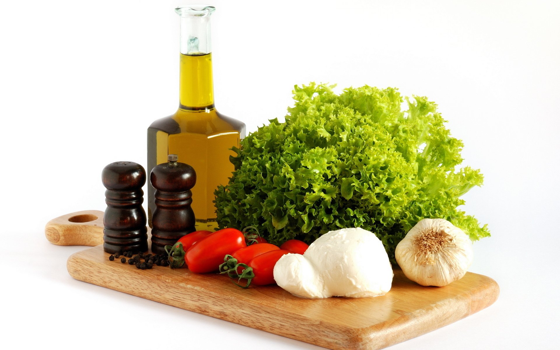 HD desktop wallpaper featuring a still life of fresh lettuce, tomatoes, mozzarella, garlic, olive oil, and pepper shakers on a wooden cutting board.