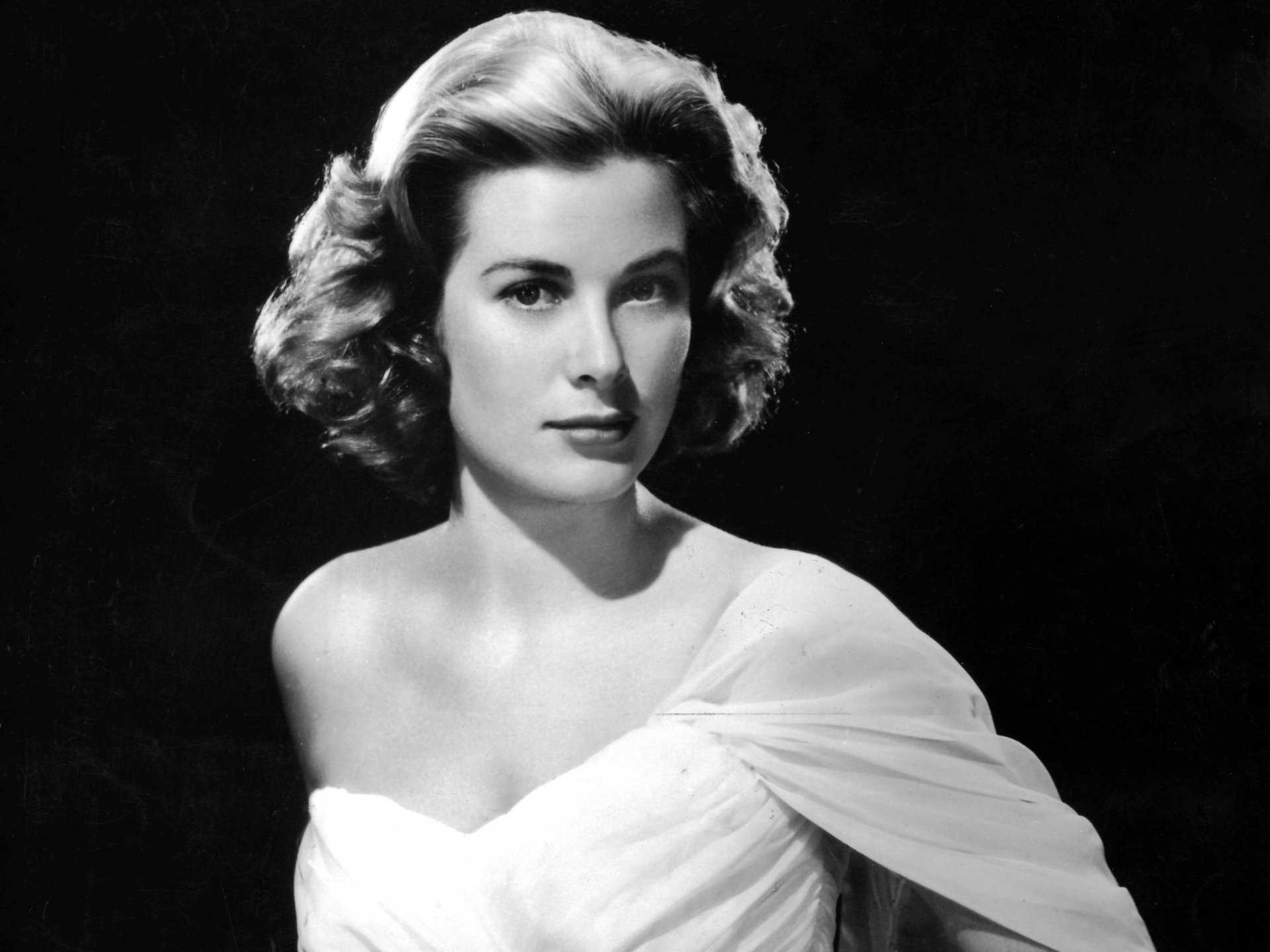 Black-and-white HD desktop wallpaper featuring a classic portrait of celebrity Grace Kelly with elegant styling and soft lighting.